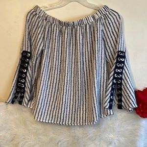 Ariella Size Medium Drop shoulder Top